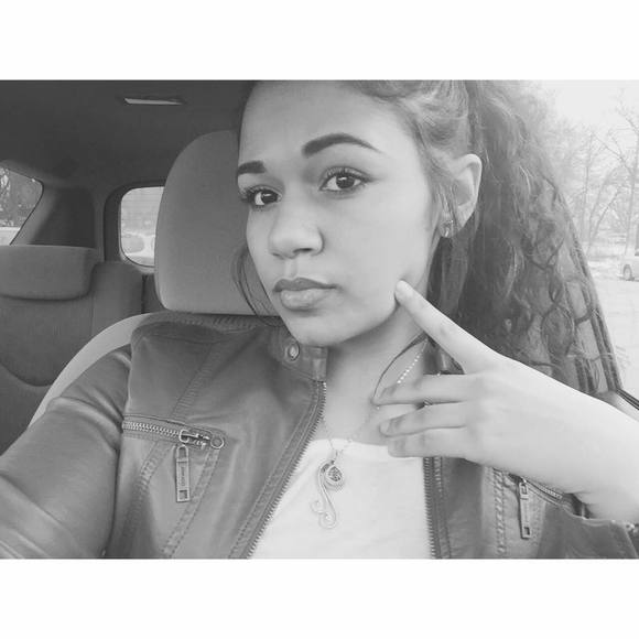 Meet your Posher, Courtney