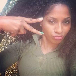 Meet your Posher, Derricka