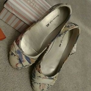 American Eagle Flower Printed Flats