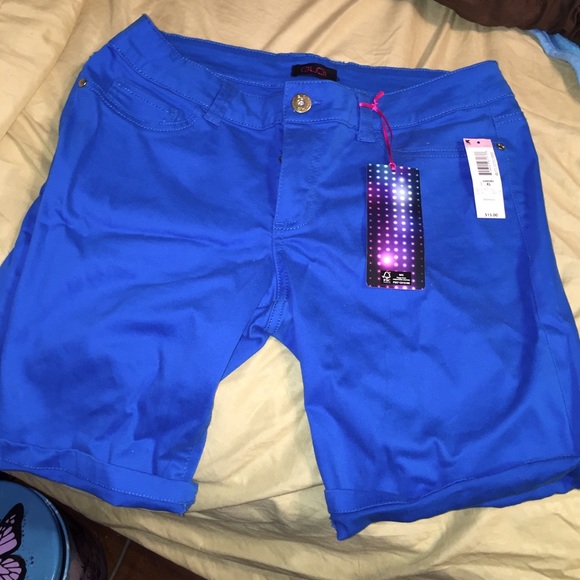 Blue stretchy capris