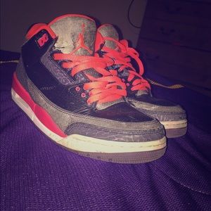 SELLING JORDAN III CRIMSON MENS