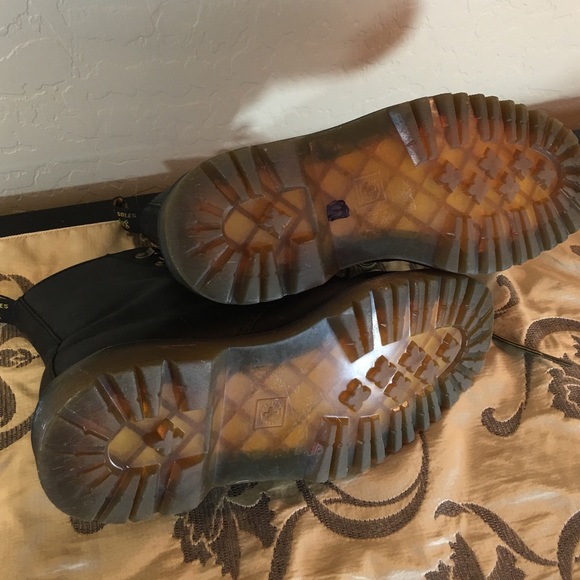 Dr. Martens Black Leather 7 Hole Ankle Boots - Picture 4 of 4