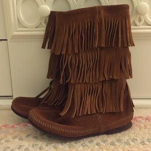 barely worn Minnetonka leather fringe boots