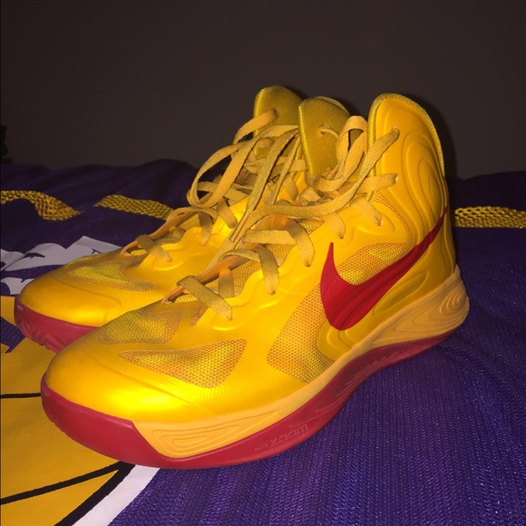 SELLING NIKE HYPERFUSE - Picture 2 of 3