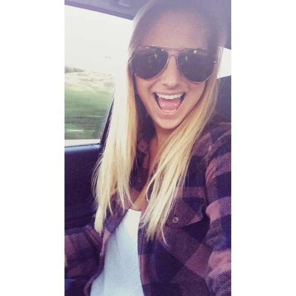 Meet your Posher, Stephanie - Picture 2 of 2