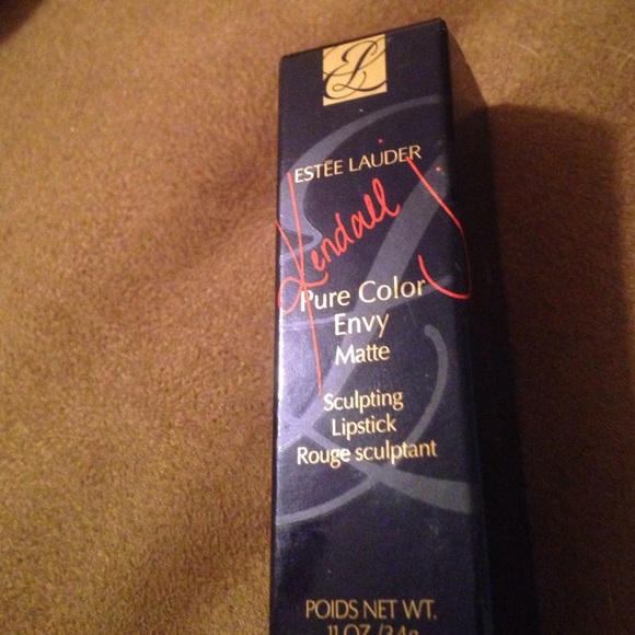 Kendall Jenner pure color envy matte lipstick