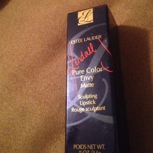 Kendall Jenner pure color envy matte lipstick