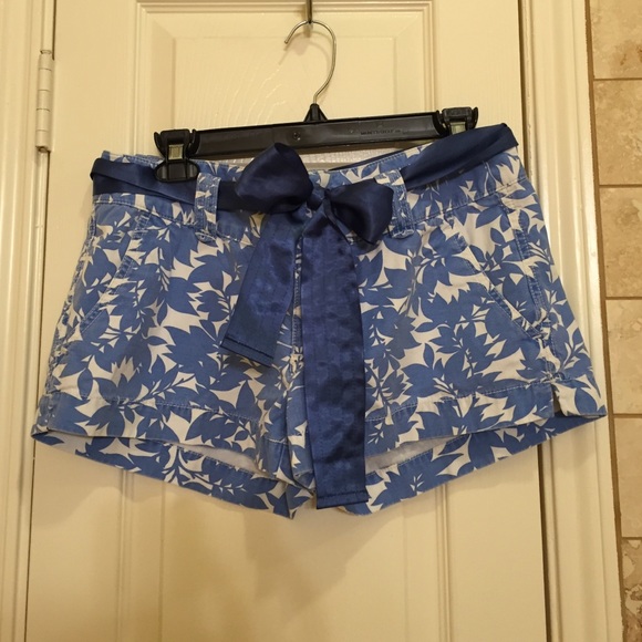 Express shorts with removable blue ribbon belt