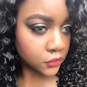 Meet your Posher, Latasha