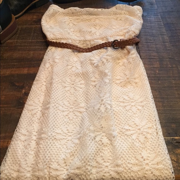 Cream lace overlay strapless dress - Picture 3 of 3