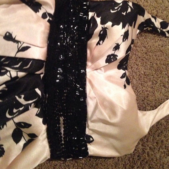 Halter top floral dress - Picture 3 of 4