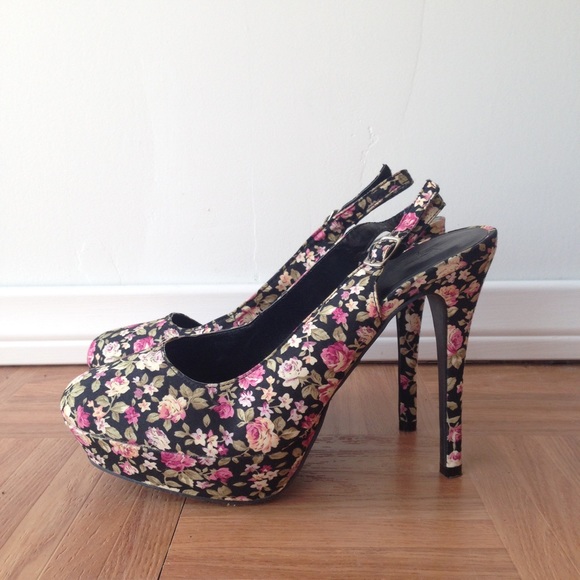Forever 21 Black and pink floral heels - Picture 2 of 3