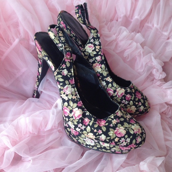 Forever 21 Black and pink floral heels - Picture 3 of 3