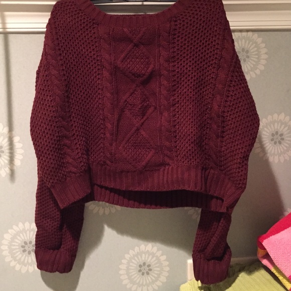 ✨SOLD✨Burgundy cropped Tobi sweater
