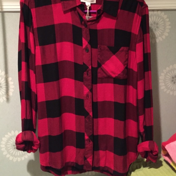 SOLD✨Red & Black flannel