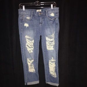 ✨ NEW ✨ Ripped capri jeans