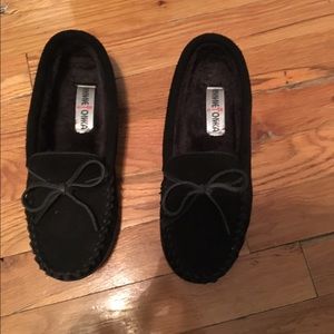 Minnetonka black shoes