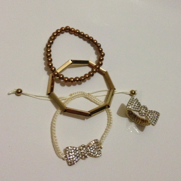 ❄️Gold❄️Parve bow bracelet & ring bundle - Picture 2 of 3
