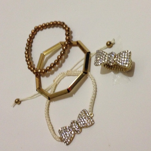❄️Gold❄️Parve bow bracelet & ring bundle - Picture 3 of 3