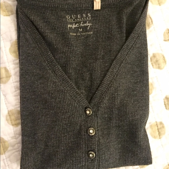 💎 Guess 3/4 length sleeve top 💎 - Picture 2 of 4