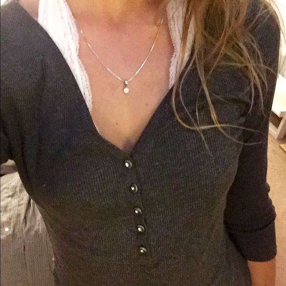 💎 Guess 3/4 length sleeve top 💎 - Picture 4 of 4