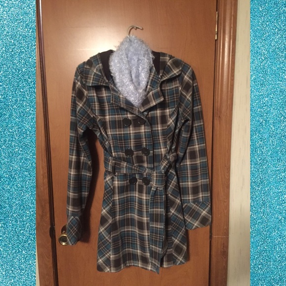 Hooded winter jacket with belt