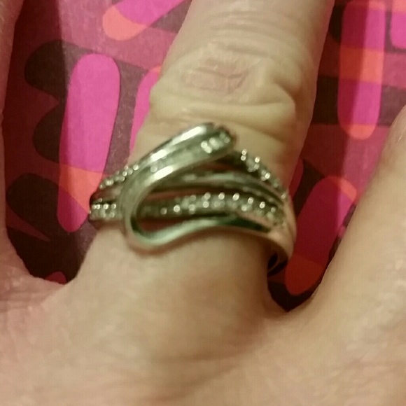 Diamond ring - Picture 2 of 3