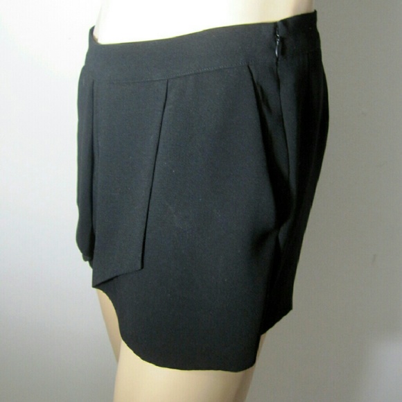 SALE! FINAL! NWT Ruffle  Front Shorts, MEDIUM - Picture 2 of 4