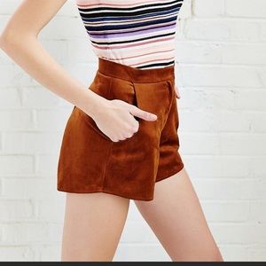 Oh my love suede shorts