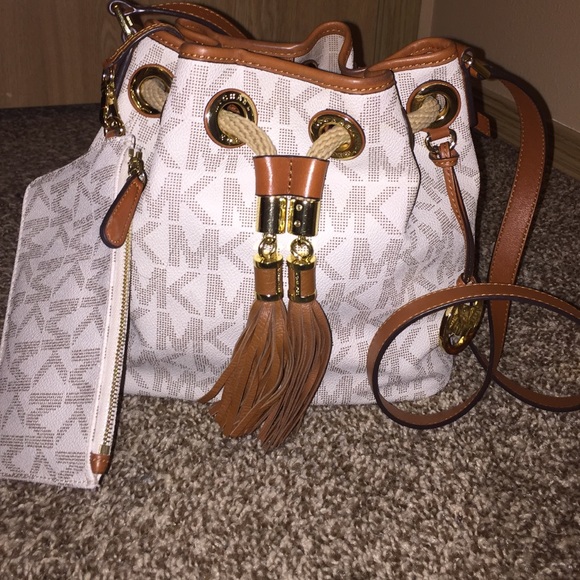 Michael Kors Medium Bucket Purse - Picture 1 of 2