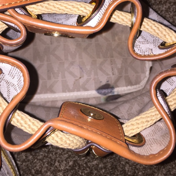 Michael Kors Medium Bucket Purse - Picture 2 of 2