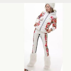 Women's 2 Piece Ski/ Snowsuit.