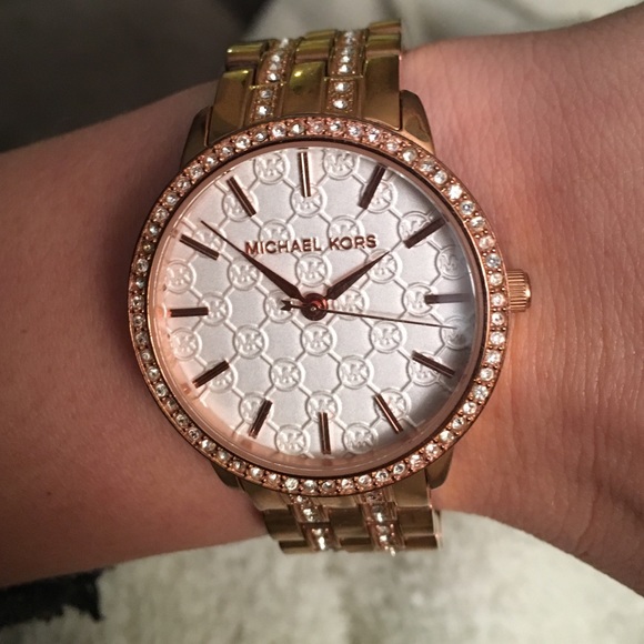 Rosegold Michael Kors watch with diamonds.