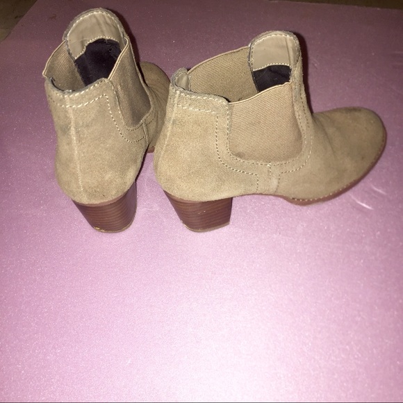 Dolce Vita Tan Ankle Boots size 6