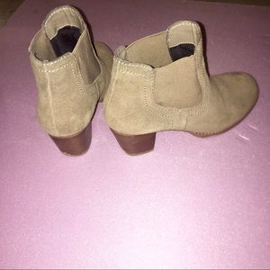 Dolce Vita Tan Ankle Boots size 6