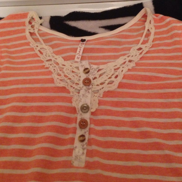 Tee - Picture 2 of 4