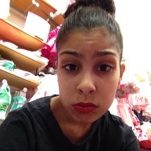 Meet your Posher, Cyana