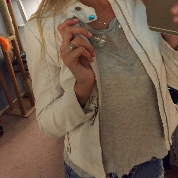 ❔ G by Guess Leather Moto Jacket ❔ - Picture 3 of 4