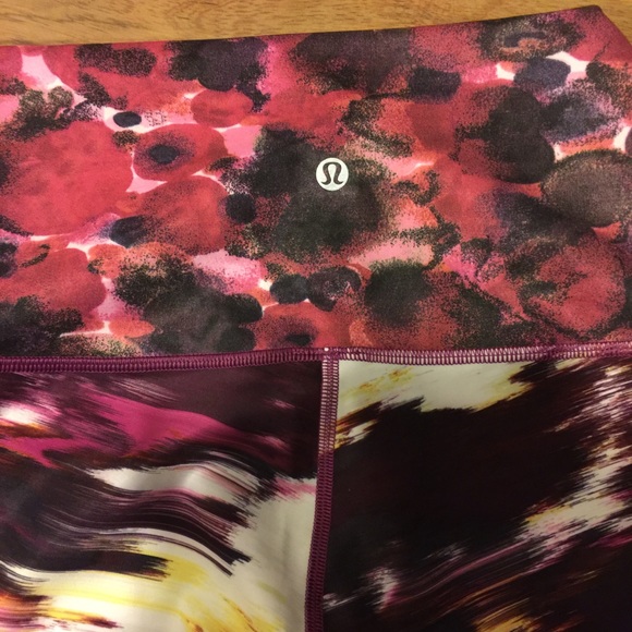 SOLD NEW Lululemon Wunder under crops - Picture 3 of 4