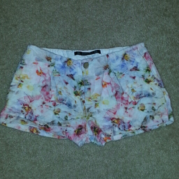 Zara floral tweed watercolor shorts. Size xs