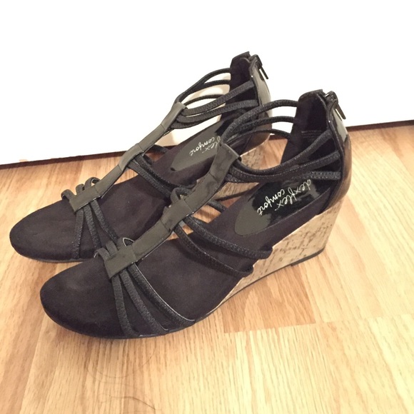 Payless Shoes - 👍final sale! EUC black corkscrew wedges