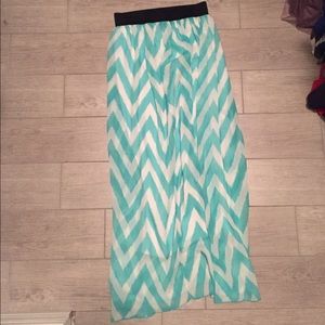 ⭐️ Flowey Maxi Skirt