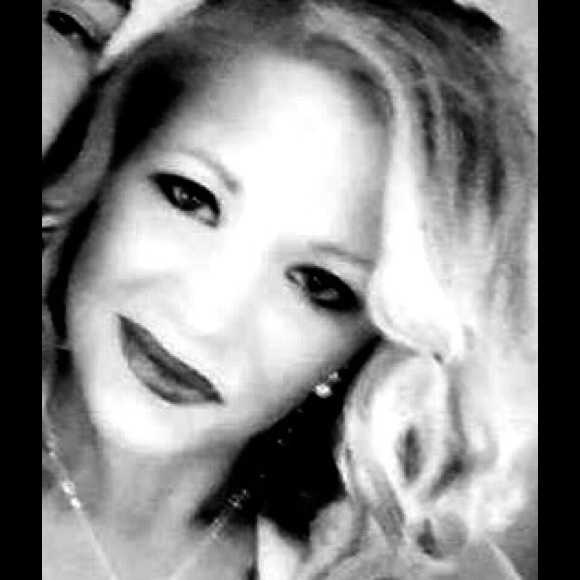 Meet your Posher, Jessica - Picture 2 of 2