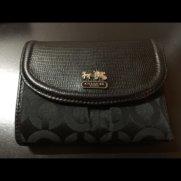 Coach "Madison" wallet 💕