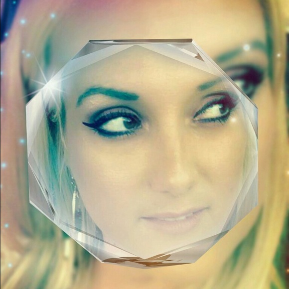 Meet your Posher, Erica - Picture 4 of 4