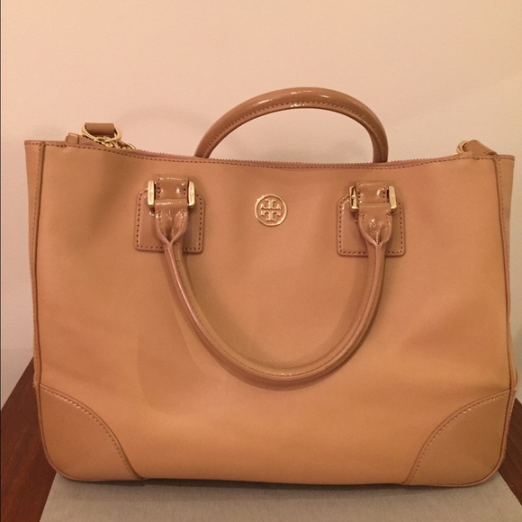Tory Burch Handbags - Tory Burch Robinson Tote