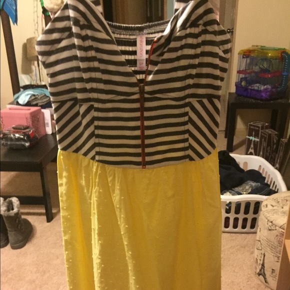 Cute summer dress, never worn!