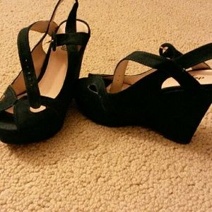 Dark green wedges