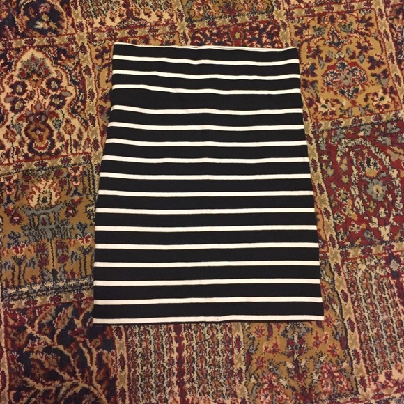 Cute stipe pencil skirt size medium