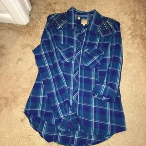 Plaid flannel guess button down.